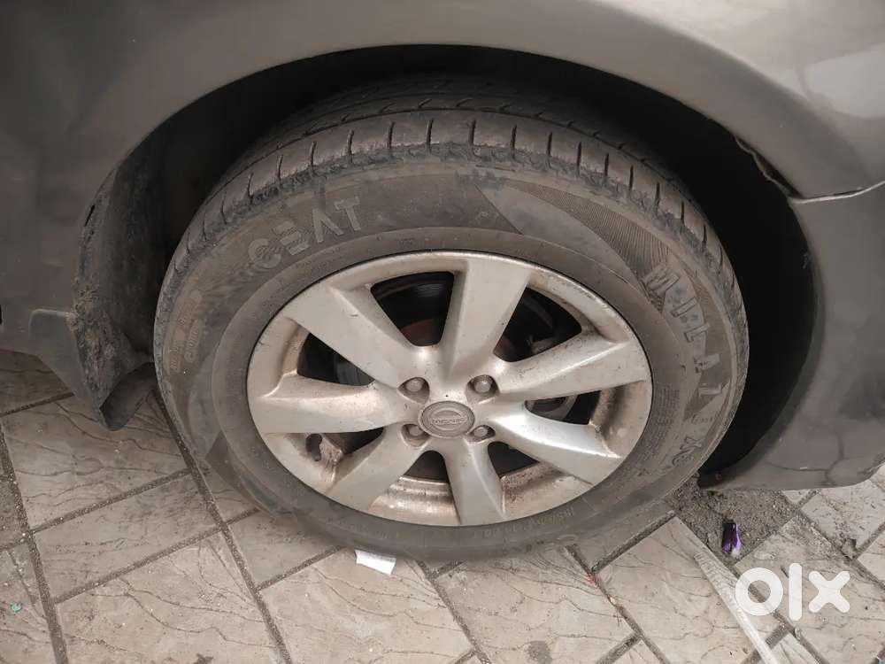 Nissan Sunny 2012