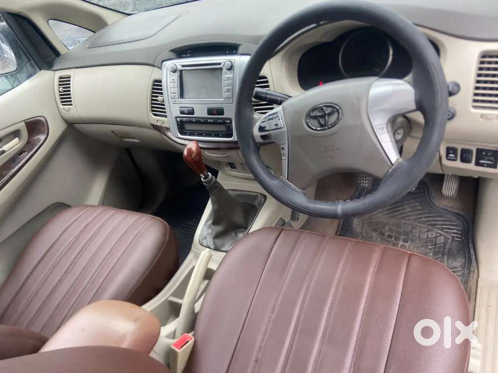 Toyota Innova 2.5 V Diesel 2013