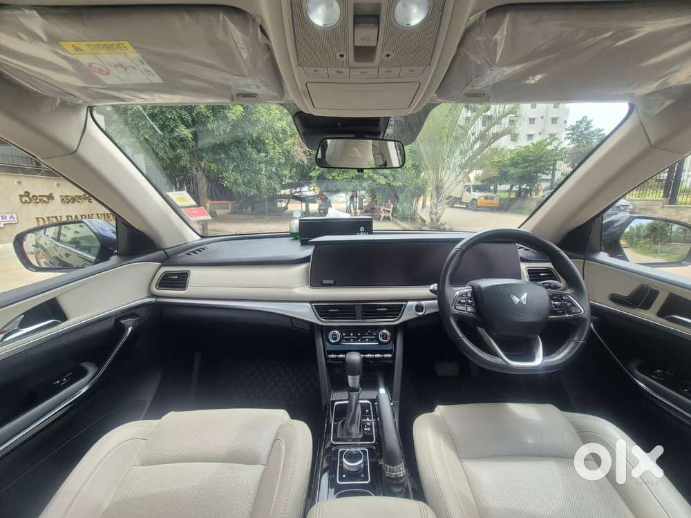 Mahindra Xuv700 2.0 Ax 7 Petrol At Str, 2024, Petrol