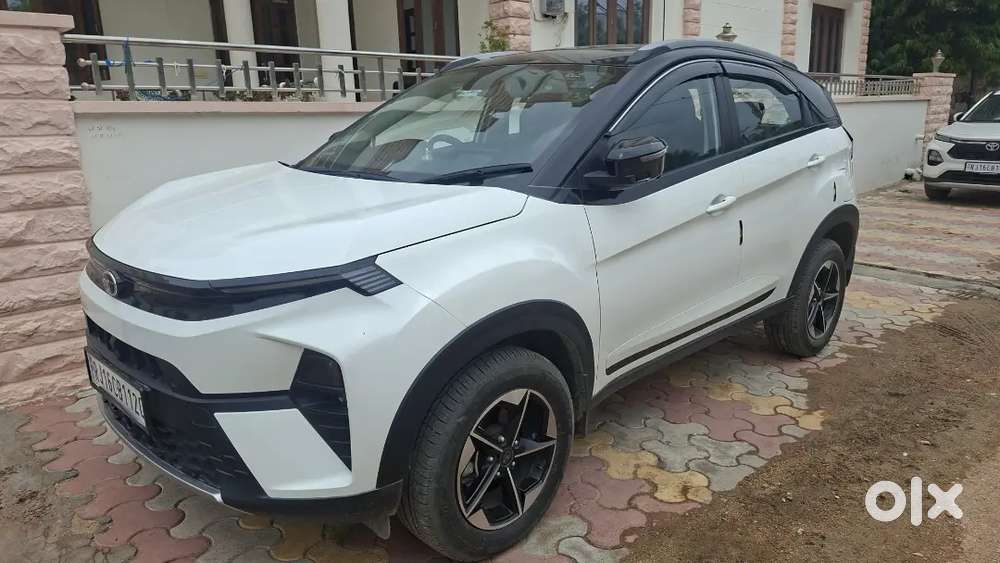 Tata Nexon Fearless Purple 2025
