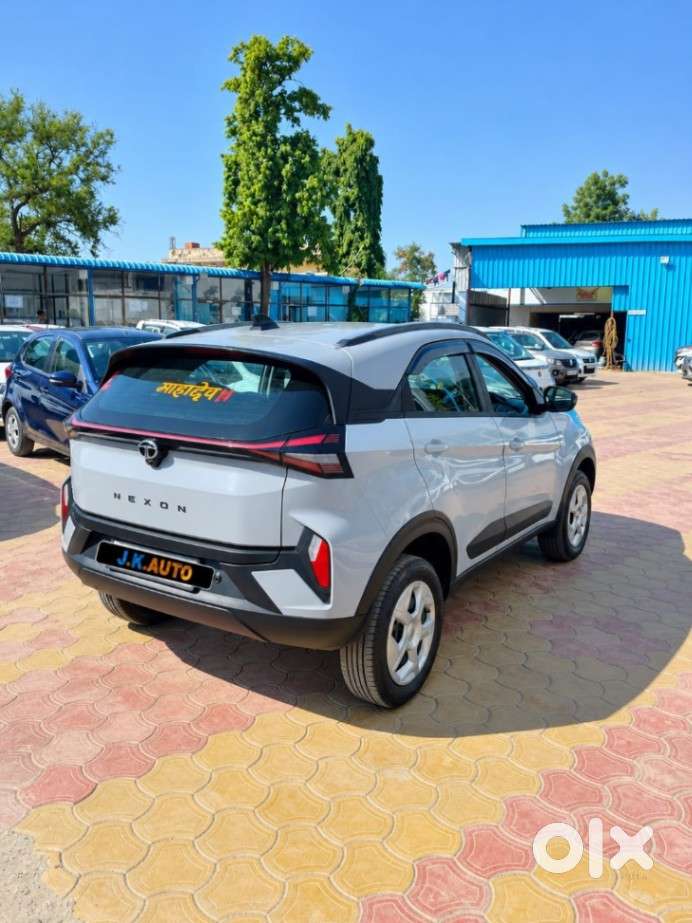 Tata Nexon, 2025, Petrol