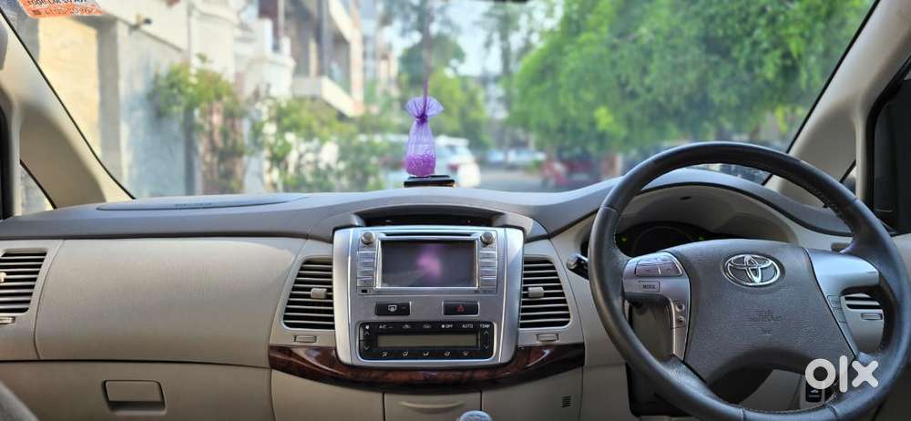 Toyota Innova 2.5 Vx (diesel) 8 Seater Bs Iv, 2014, Diesel