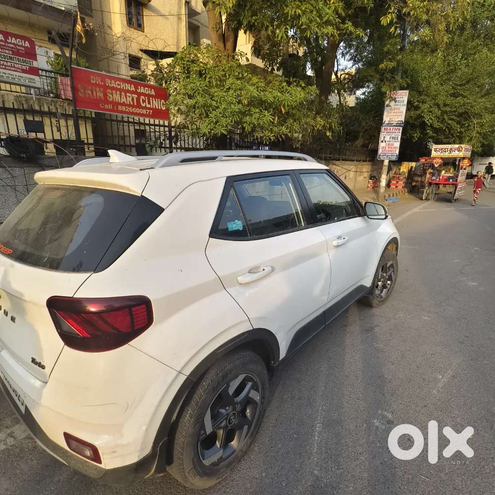 Mint Condition Venue With Sunroof And Cruise Control