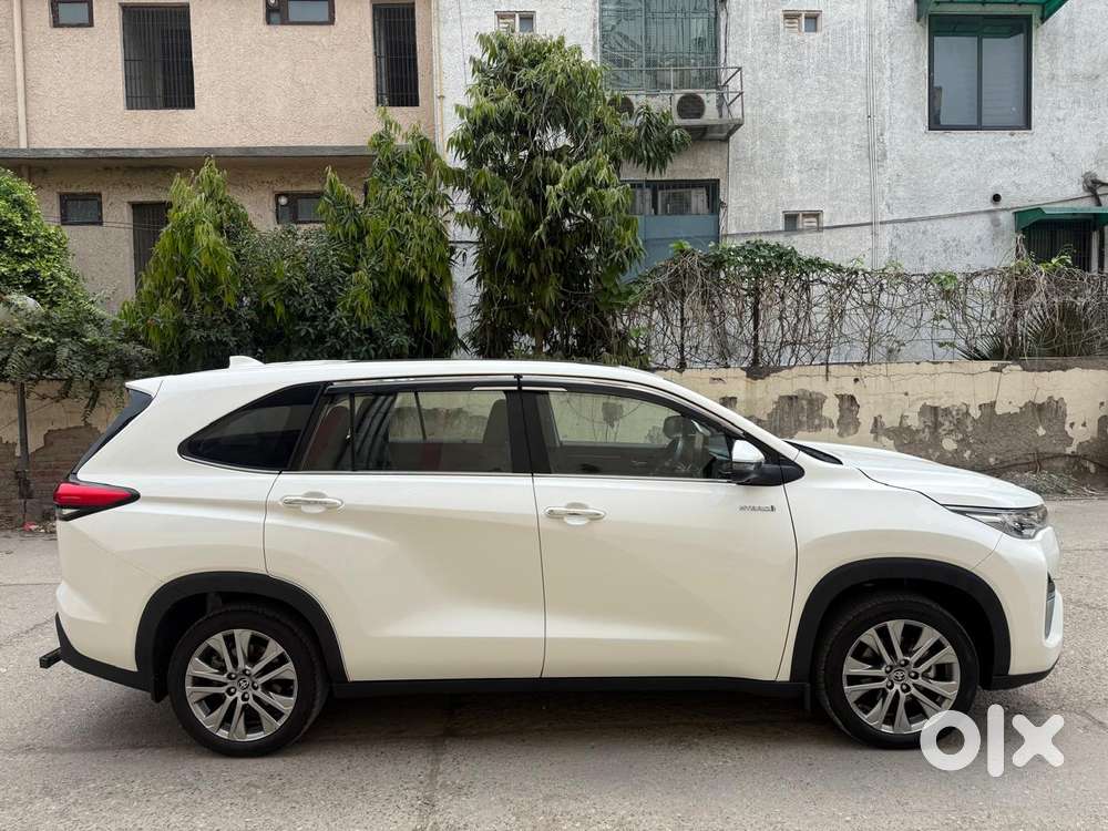 Toyota Innova Hycross 2.0 Zx Hybrid 7 Str, 2024, Petrol