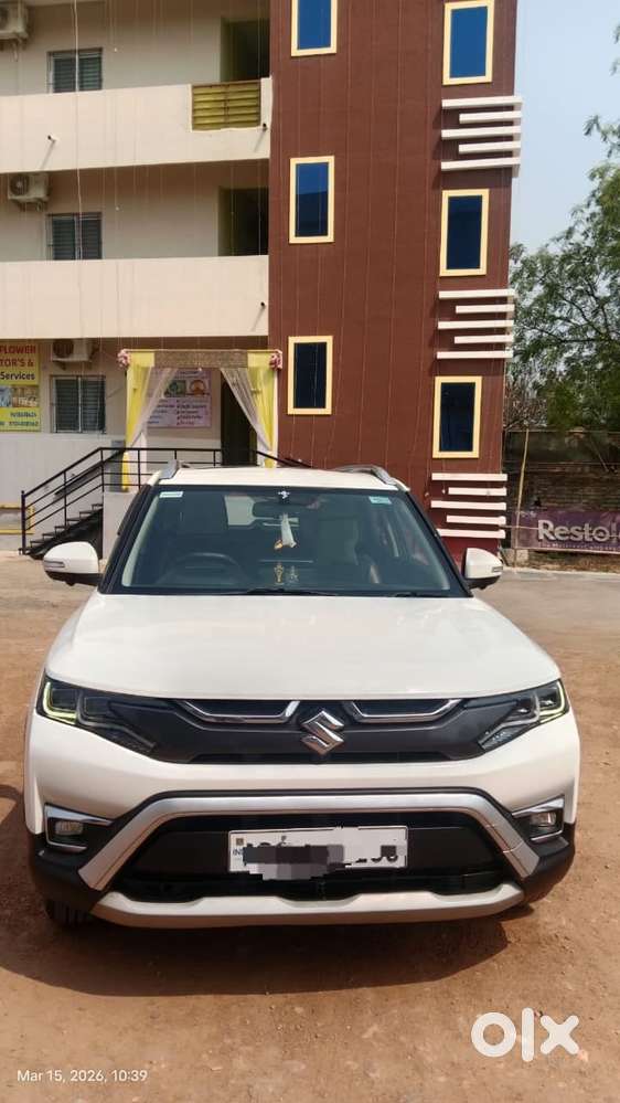 Maruti Suzuki Brezza 1.5 Zxi Plus Smart Hybrid Dual Tone, 2022, Petr..