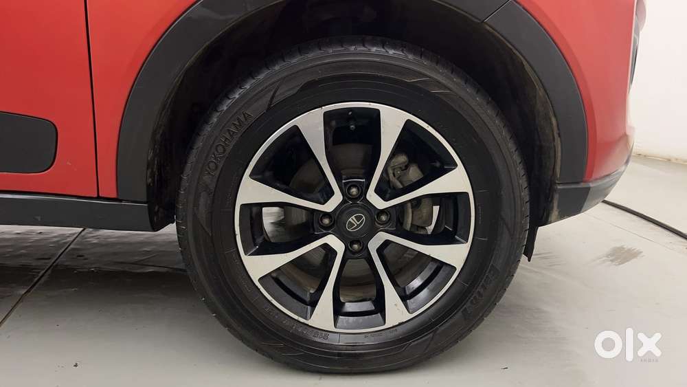Tata Nexon 1.5 Revotorq Xza Plus Dual Tone Roof (o) Amt, 2021, Diese..