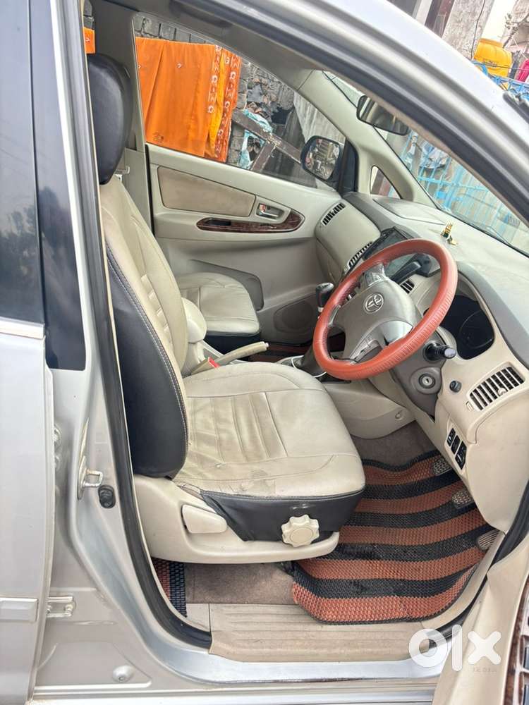 Toyota Innova 2.0 V 2012