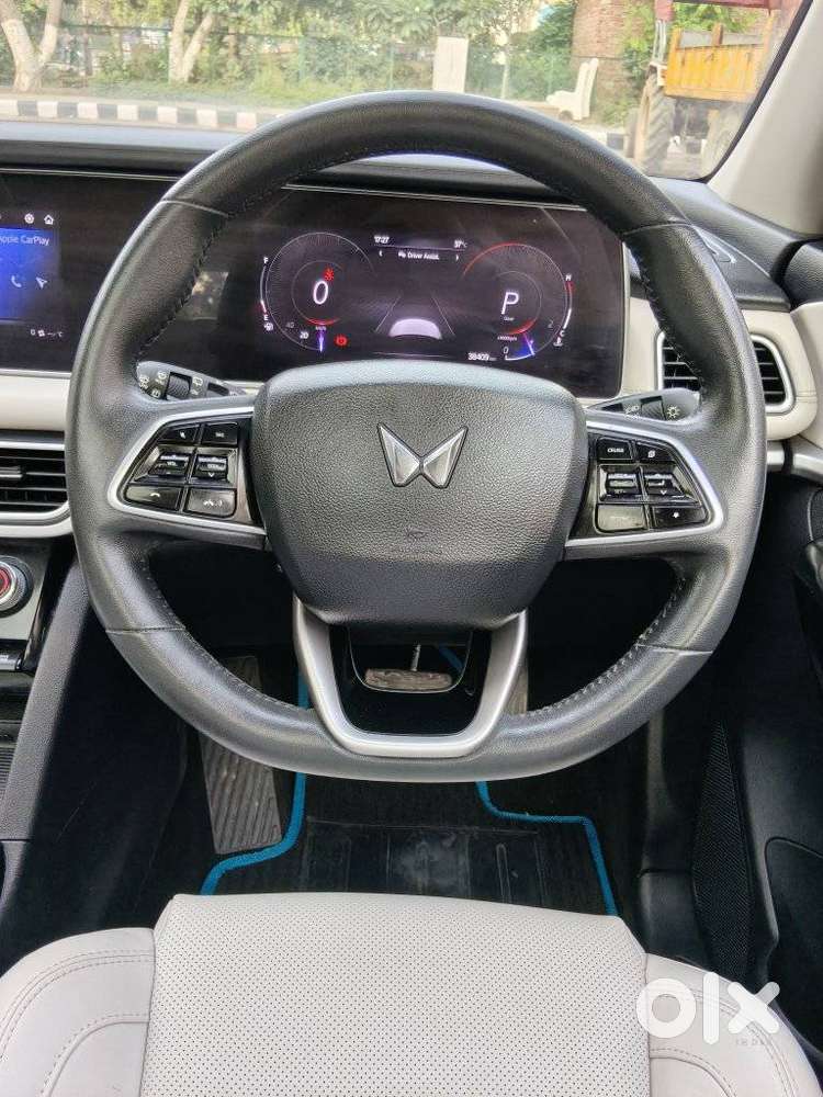 Mahindra Xuv700 2.2 Ax 7 Diesel At Luxury Pack Str Awd, 2022, Diesel