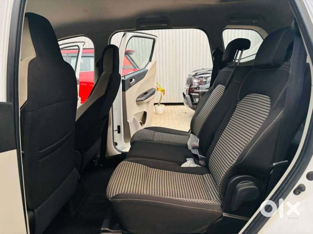 Renault Triber Rxz, 2023, Petrol