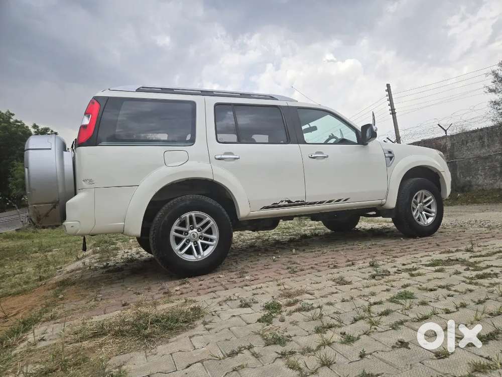 Ford Endeavour 2013 Diesel 105000 Km Driven