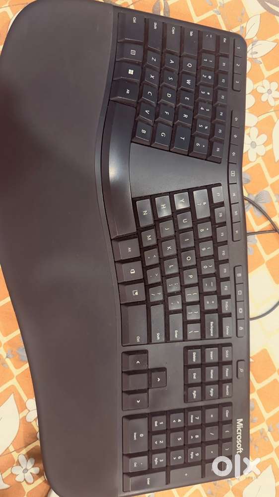 390B 87-key Ergonomic Split Wired Keyboard