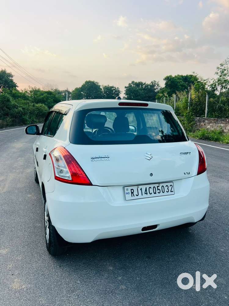 Maruti Suzuki Swift Vxi + Manual, 2012, Petrol