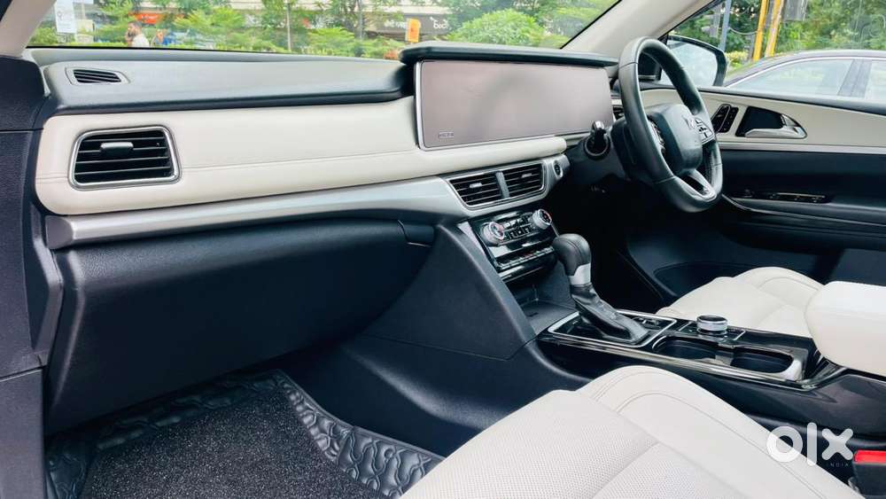 Mahindra Xuv700 2.0 Ax 7 Petrol At Luxury Pack Str, 2024, Petrol