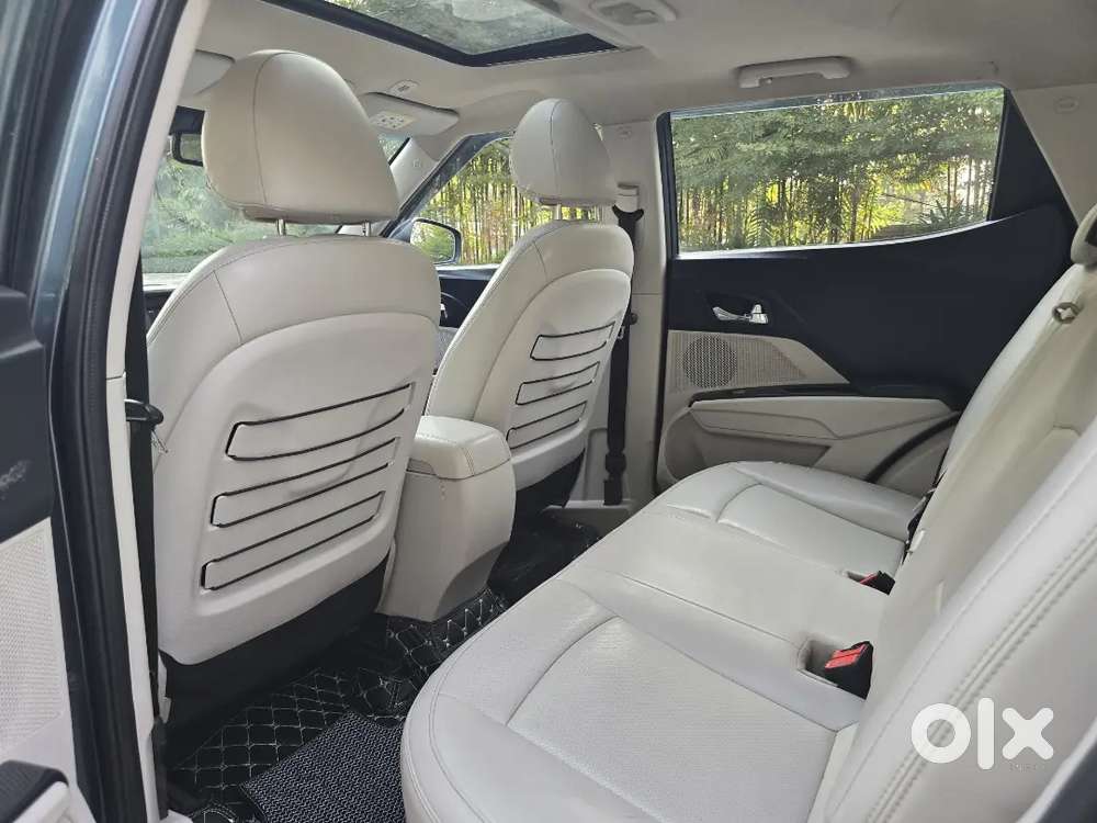 Mahindra Xuv3oo W8(o) Amt