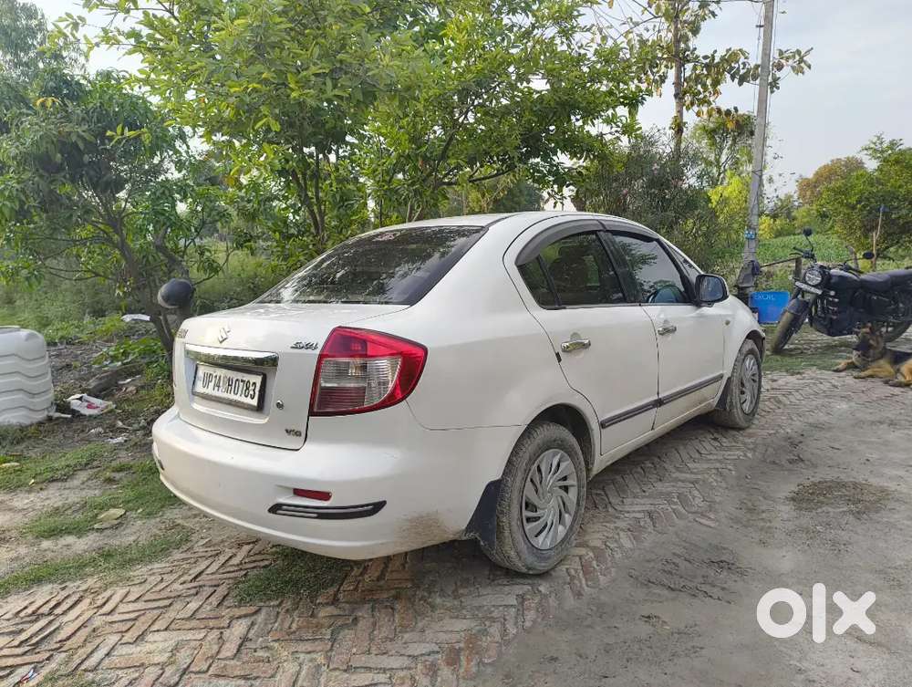 Petrol 20km/l & Cng 25 Km / Kg.