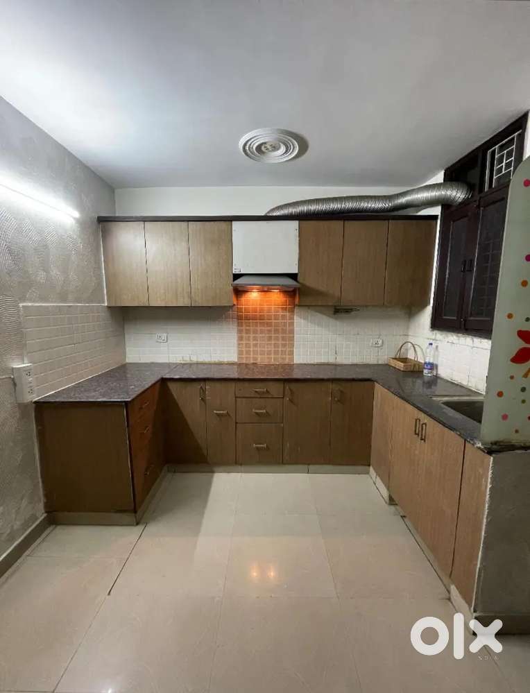 90 mtr builder floor big size sector b vaishali gzb For Sale