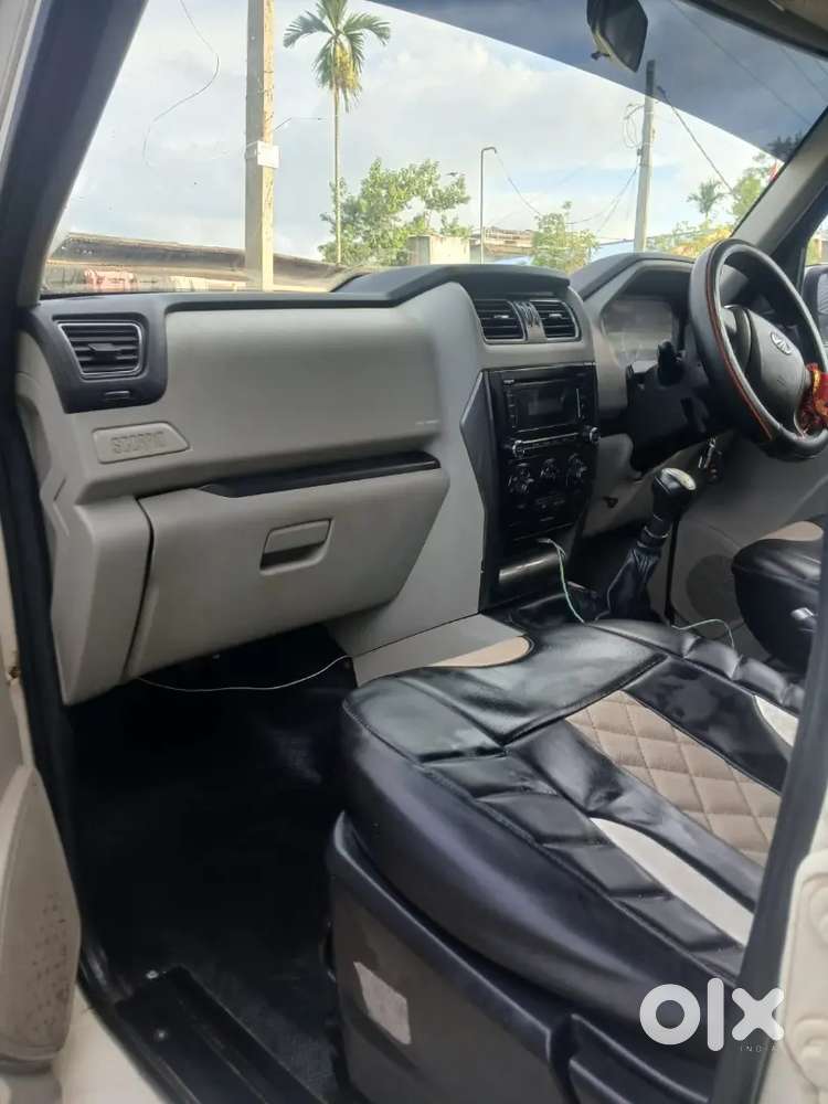 Mahindra Scorpio S6 Plus 2015