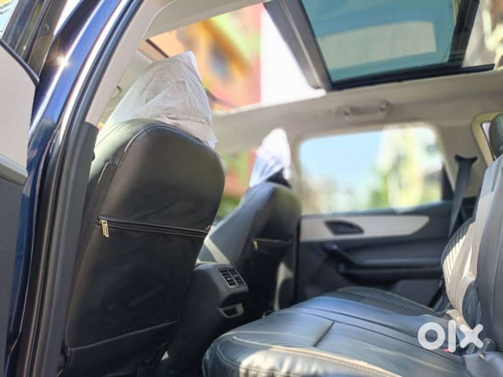 Mahindra Xuv700 2.0 Ax 5 Petrol Mt 7 Str, 2022, Petrol