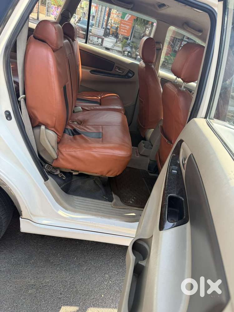 Toyota Innova 2.5 Z Diesel 7 Seater Bs Iv, 2014, Diesel