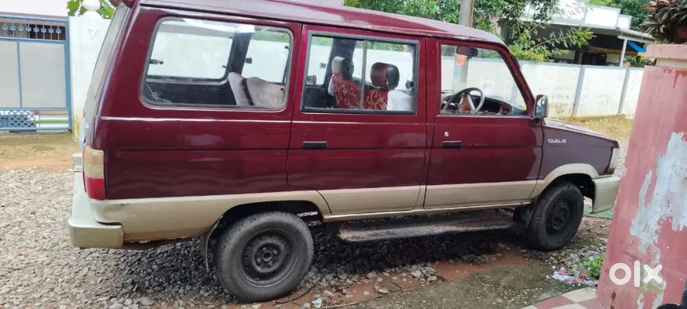 Toyota Qualis 2001 Diesel 350000 Km Driven