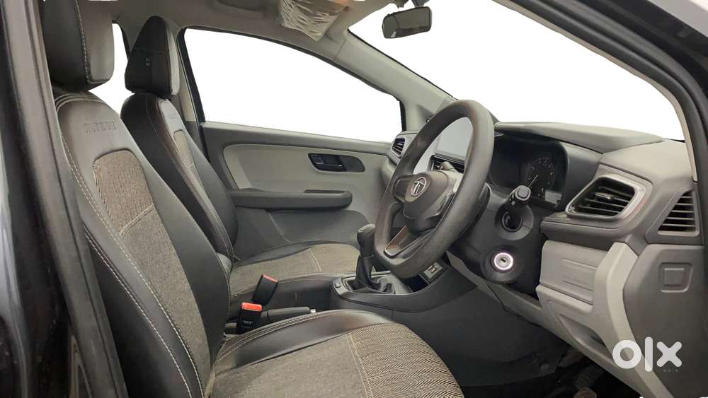 Tata Altroz 1.2 Xe, 2020, Petrol