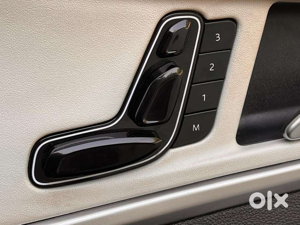 Mahindra Xuv700 2.0 Ax 7 Petrol At Str, 2025, Petrol