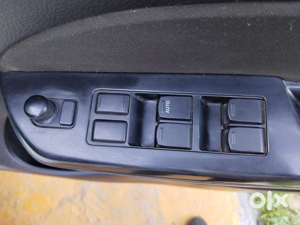 Maruti Suzuki Swift Vxi Abs Bsiv, 2017, Petrol