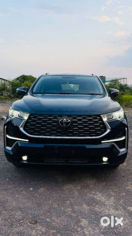 Toyota Innova Hycross 2.0 Vx (o) Hybrid 8 Str, 2025, Petrol