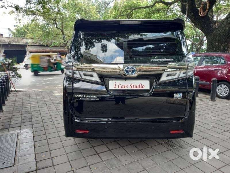 Toyota Vellfire 2.5 Executive Lounge, 2022, Petrol