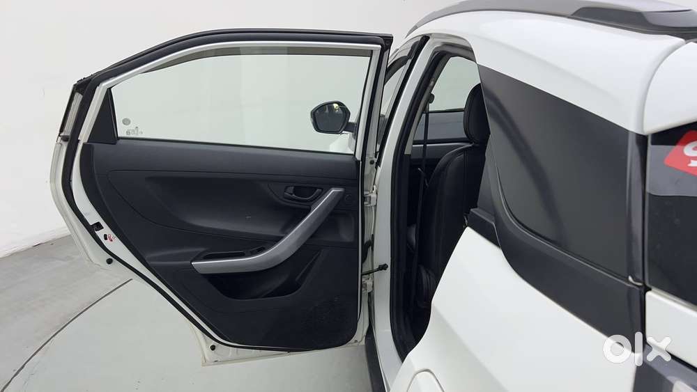 Tata Nexon 1.2 Revotron Xma Amt (s), 2022, Petrol