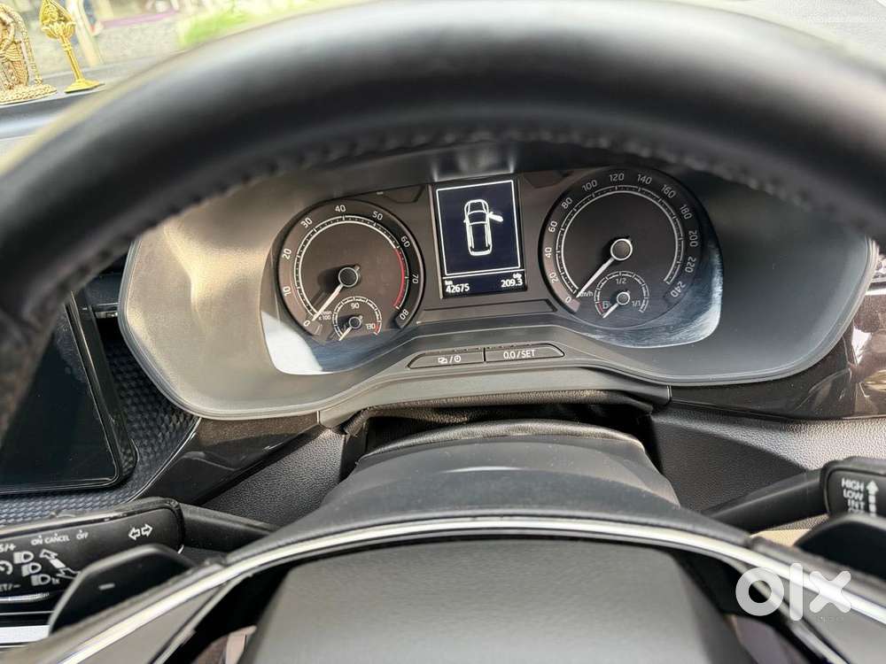 Skoda Kushaq 1.0 Tsi Style At (6 Airbags), 2023, Petrol