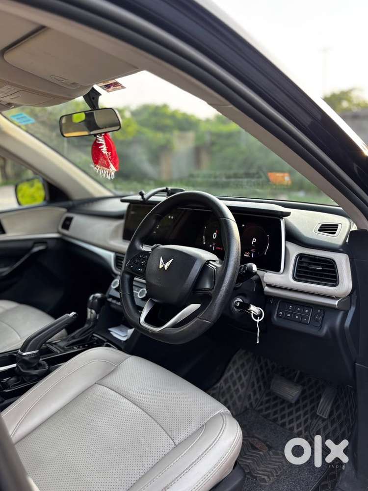 Mahindra Xuv700 2.0 Ax 5 Petrol Mt Str, 2023, Petrol