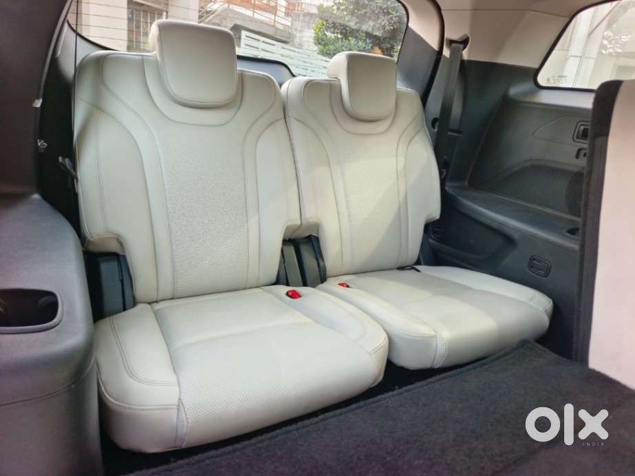 Mahindra Xuv700 2.0 Ax 7 Petrol Mt Str, 2021, Petrol