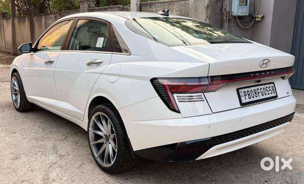 Hyundai Verna, 2023, Petrol
