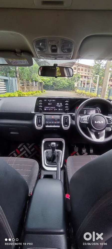 Kia Sonet Htk (o) 24900 Kms