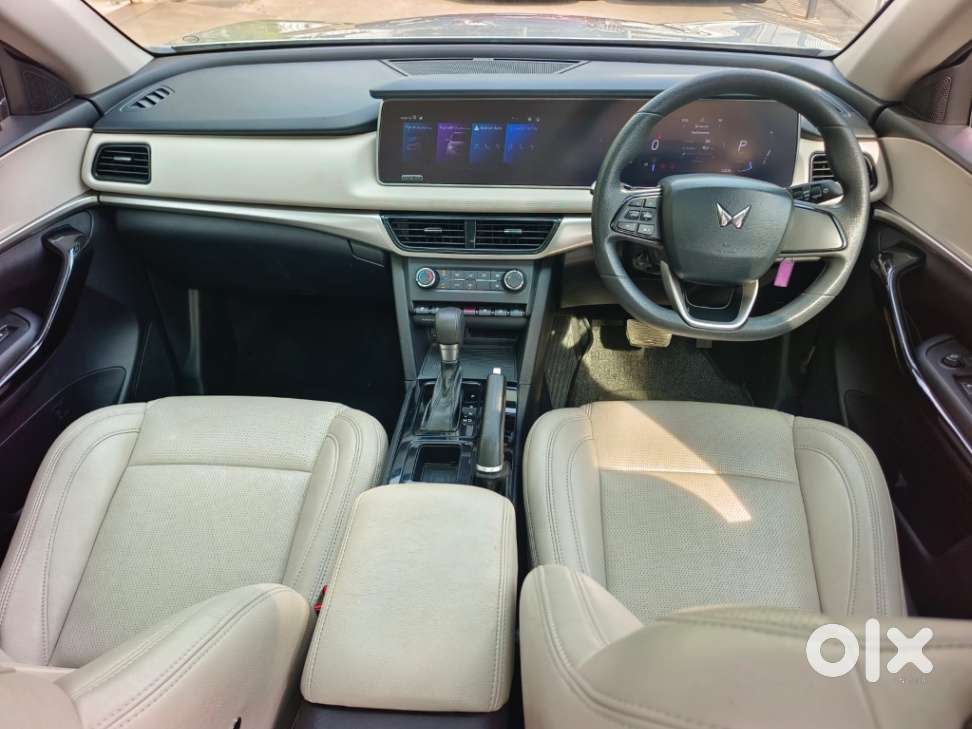 Mahindra Xuv700 2.2 Ax 5 Diesel At Str, 2022, Diesel