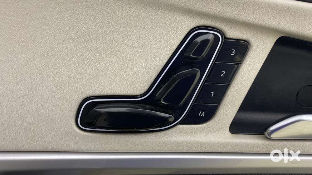 Mahindra Xuv700 2.0 Ax 7 Petrol At Luxury Pack Str, 2023, Petrol