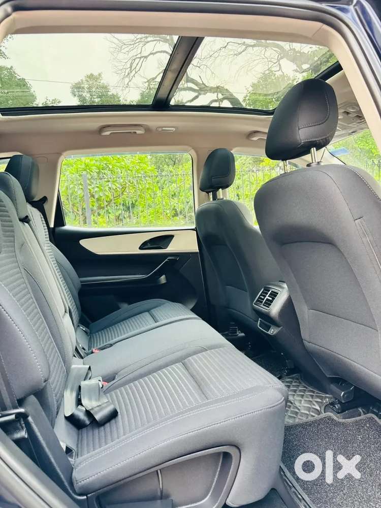 Mahindra Xuv700 2.2 Ax 5 Diesel At 7 Str, 2023, Diesel