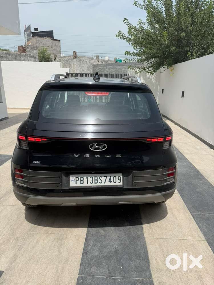 Hyundai Venue Sx2023 1st Owner Genuine 53191 Km Execellent Condition