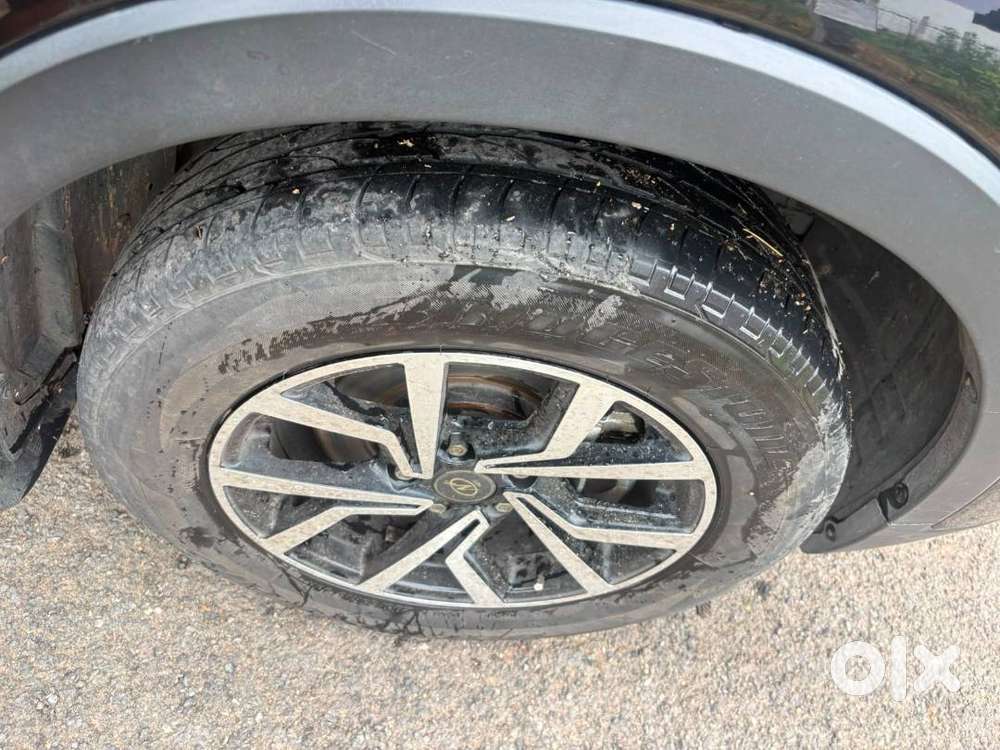 Mahindra Xuv300 2024 Petrol Well Maintained