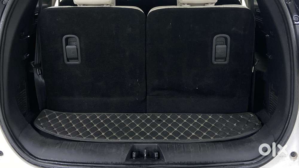 Mahindra Xuv700 2.0 Ax 7 Petrol Mt Str, 2021, Petrol