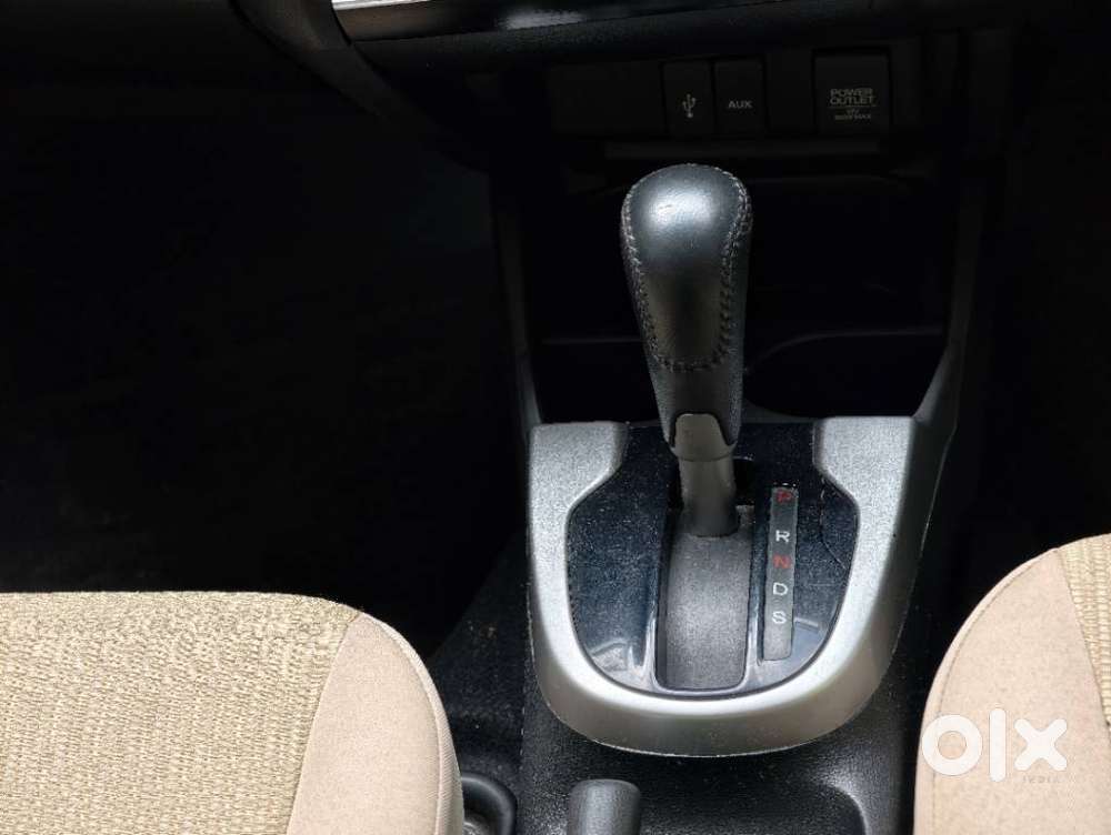 Honda Jazz V Automatic, 2016, Petrol