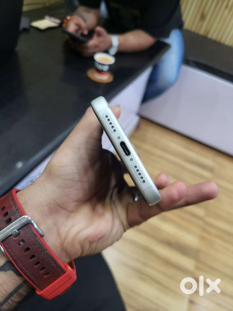 I phone 17 pro white silver colour