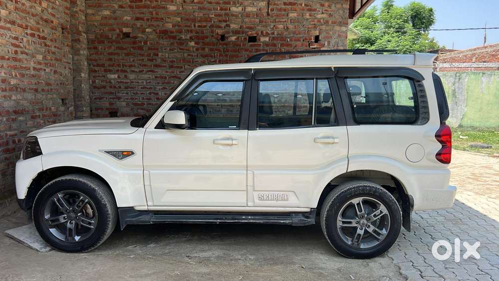 Mahindra Scorpio S8, 2015, Diesel