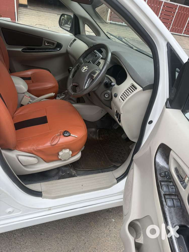 Toyota Innova 2.5 Zx Diesel 7 Seater Bsiii, 2014, Diesel