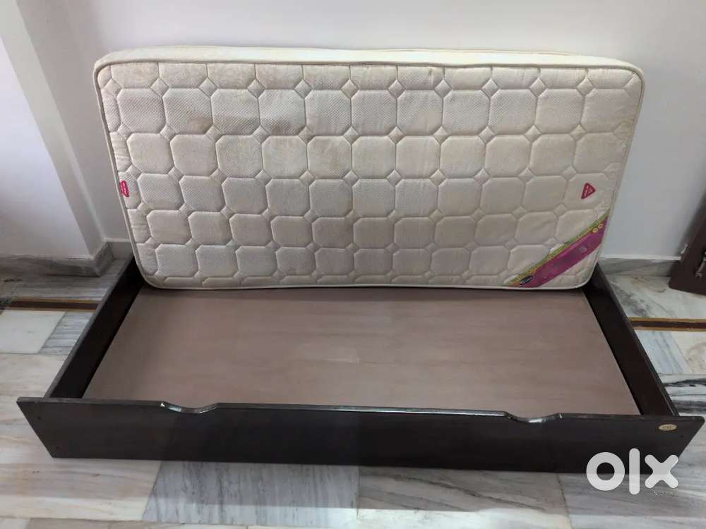 Single bed (low height ) with mattress