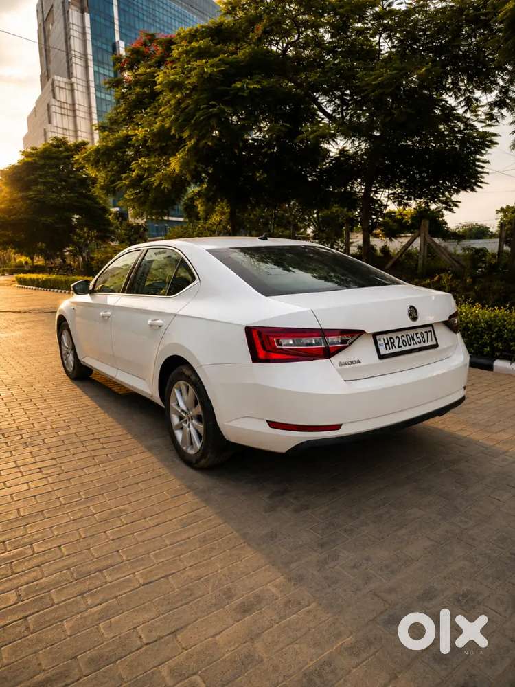 Skoda Superb (l&k) December 2017  1.8 Tsi Dsg Petrol Top-end Variant
