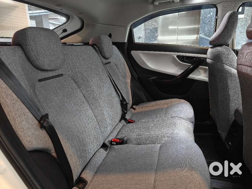 Tata Curvv Creative 1.2 Revotron Petrol 6mt, 2025, Petrol