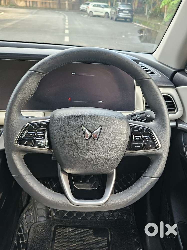 Mahindra Xuv700 2.0 Ax 7 Petrol At Luxury Pack Str, 2024, Petrol