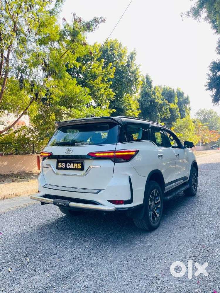 Toyota Fortuner Legender